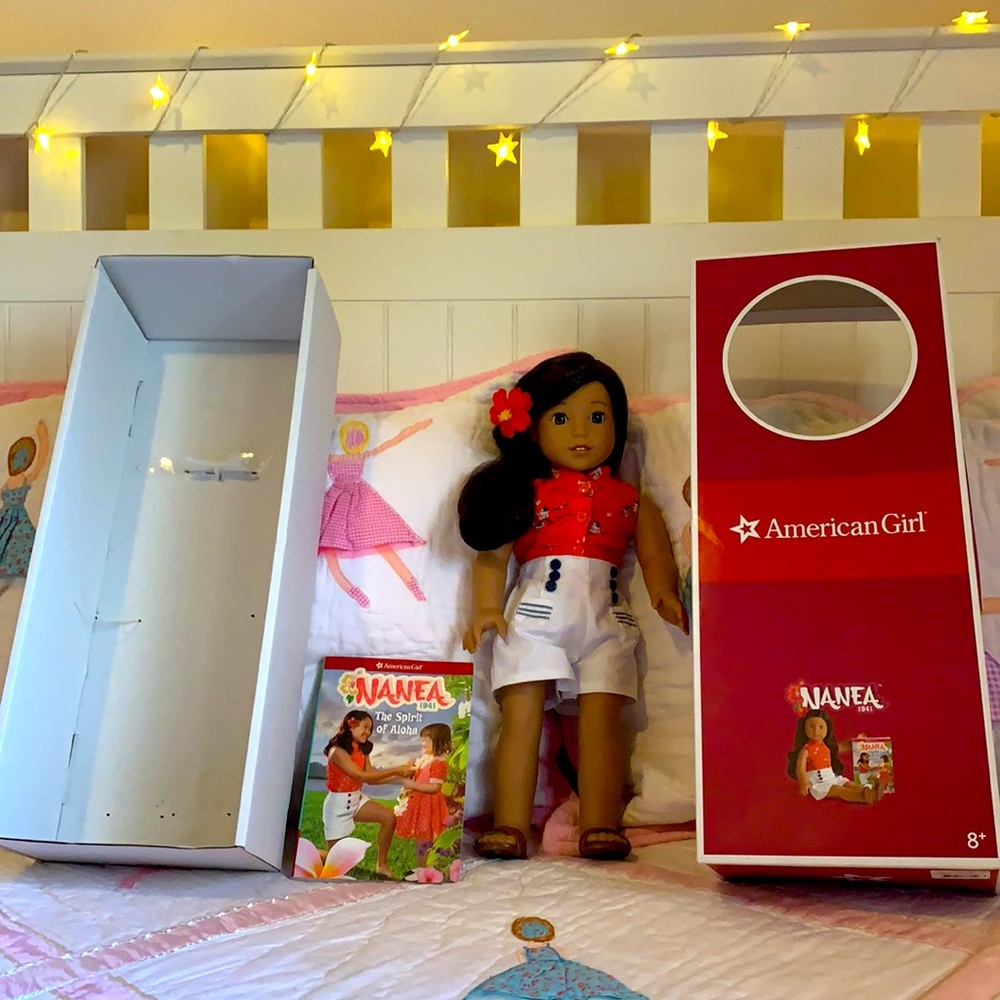 2017 Nanea American Girl full size original box & book entire set is flawless